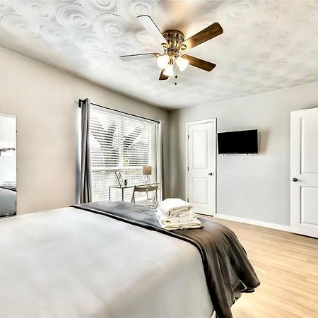 City Outside & Tranquility Inside Dallas Esterno foto