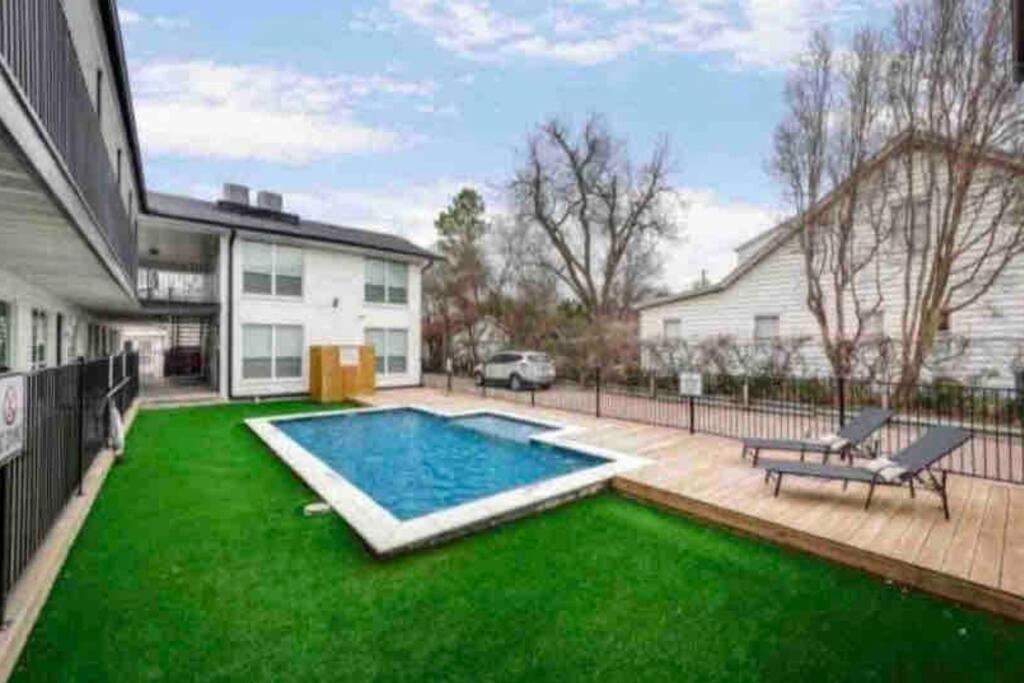 City Outside & Tranquility Inside Dallas Esterno foto