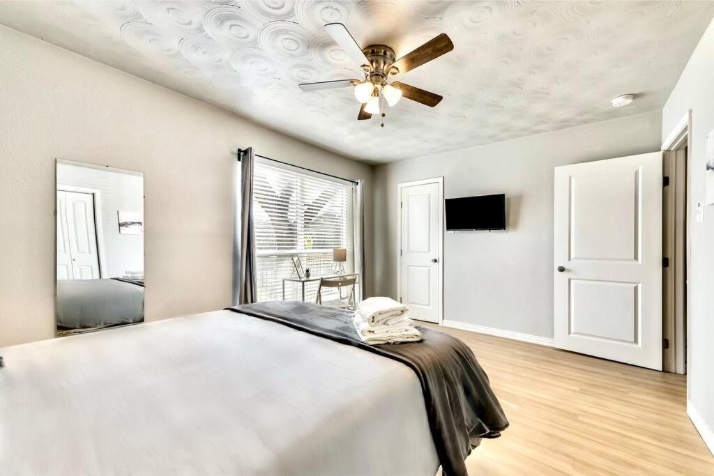 City Outside & Tranquility Inside Dallas Esterno foto